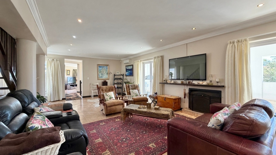 5 Bedroom Property for Sale in Mountainside Western Cape